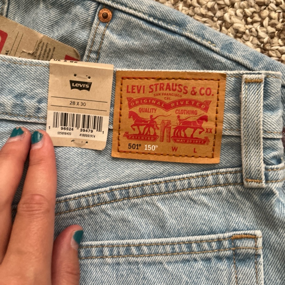 Levi’s 501 Jeans Women’s Light Wash Floral Patchwork 28x30 - Picture 4 of 10